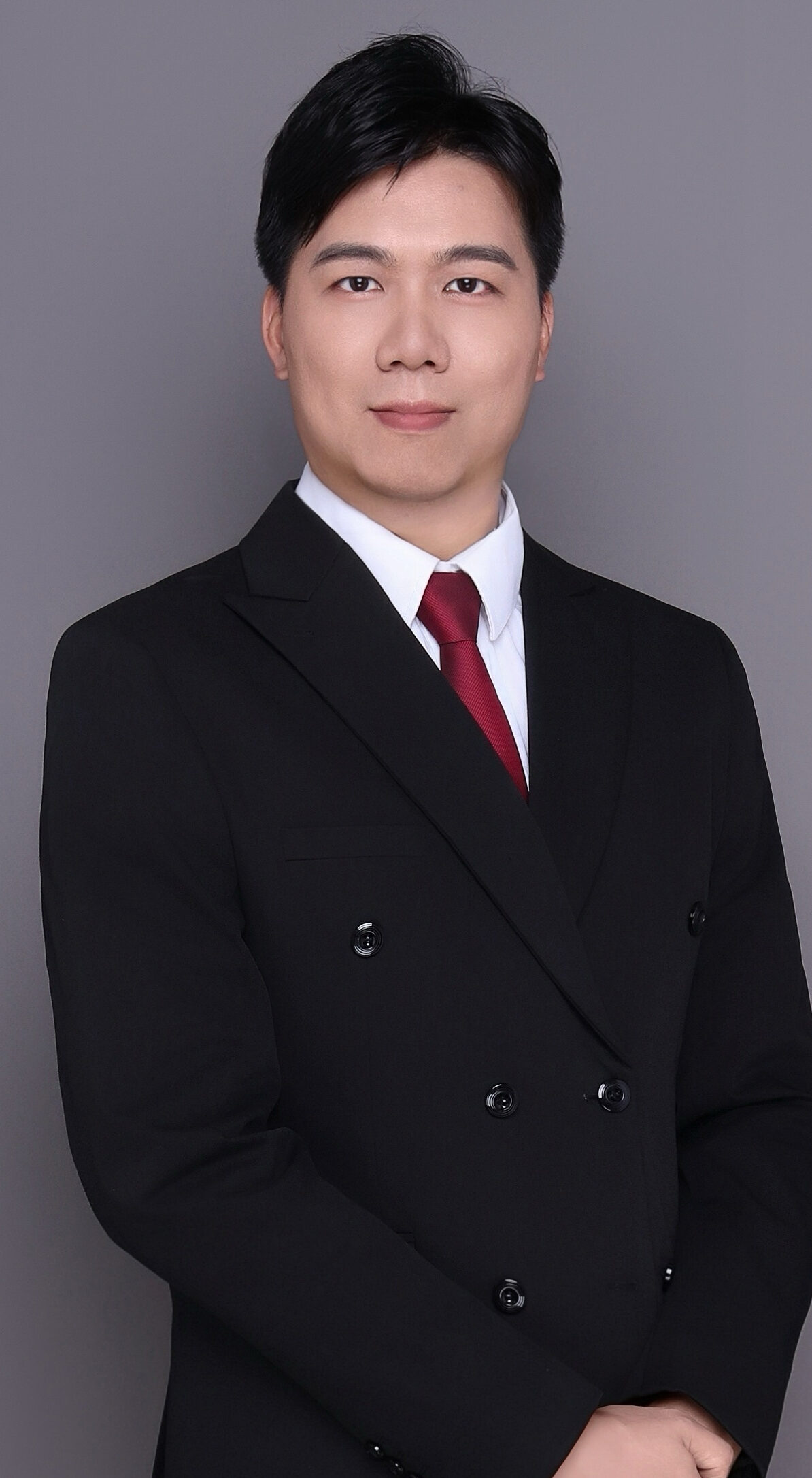 詹镇鹏，香港中文大学中国艺术史博士，现任中山大学历史学系（珠海）副教授，研究方向为明清中国艺术史、物质文化与鉴藏史，擅长从动态的历史语境中考察文物的“生命史”。