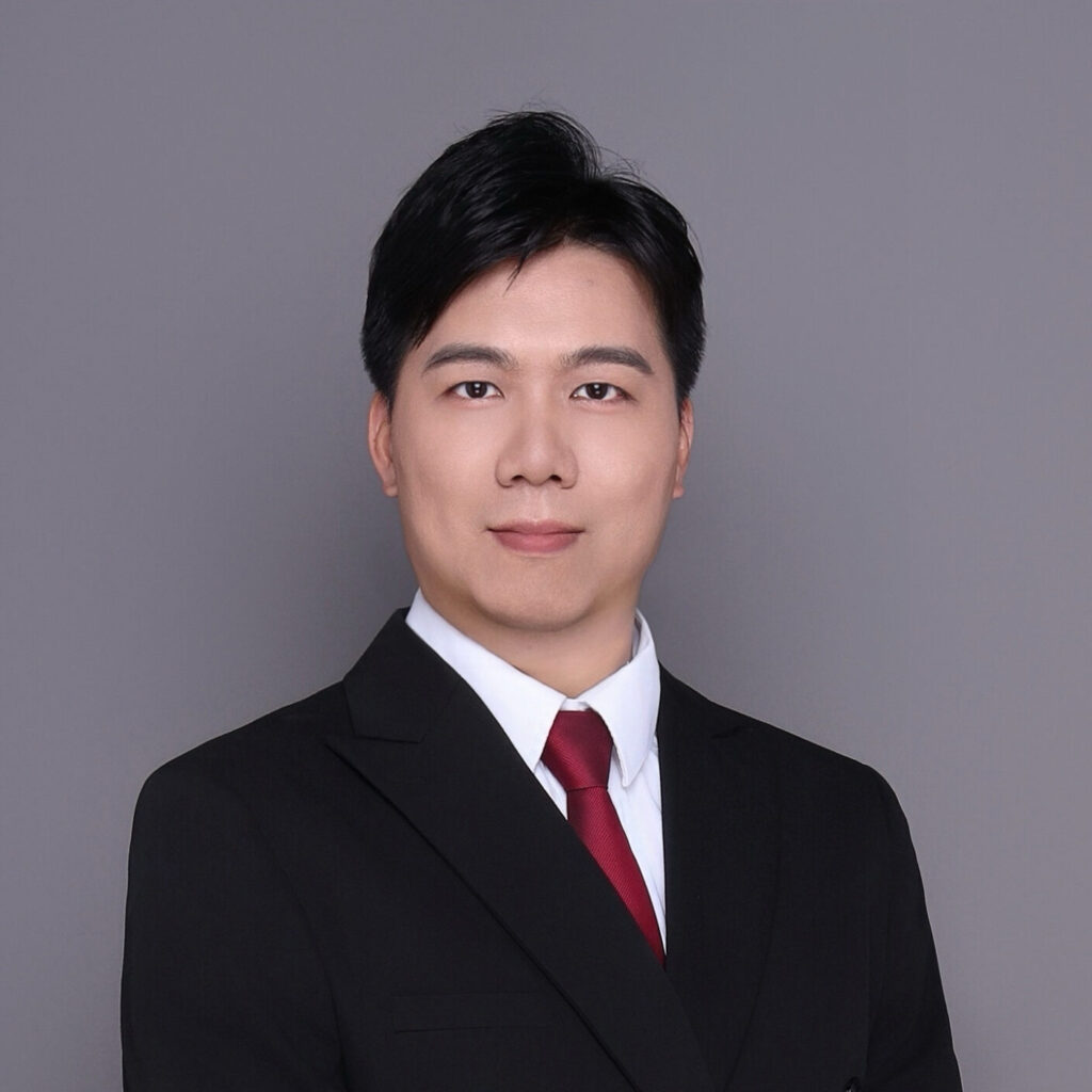 詹镇鹏，香港中文大学中国艺术史博士，现任中山大学历史学系（珠海）副教授，研究方向为明清中国艺术史、物质文化与鉴藏史，擅长从动态的历史语境中考察文物的“生命史”。