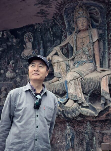 常青 出生于西安 专攻中国石窟寺艺术 现任四川大学艺术学院教授、博士生导师 央视纪录片《石窟中国》学术顾问
