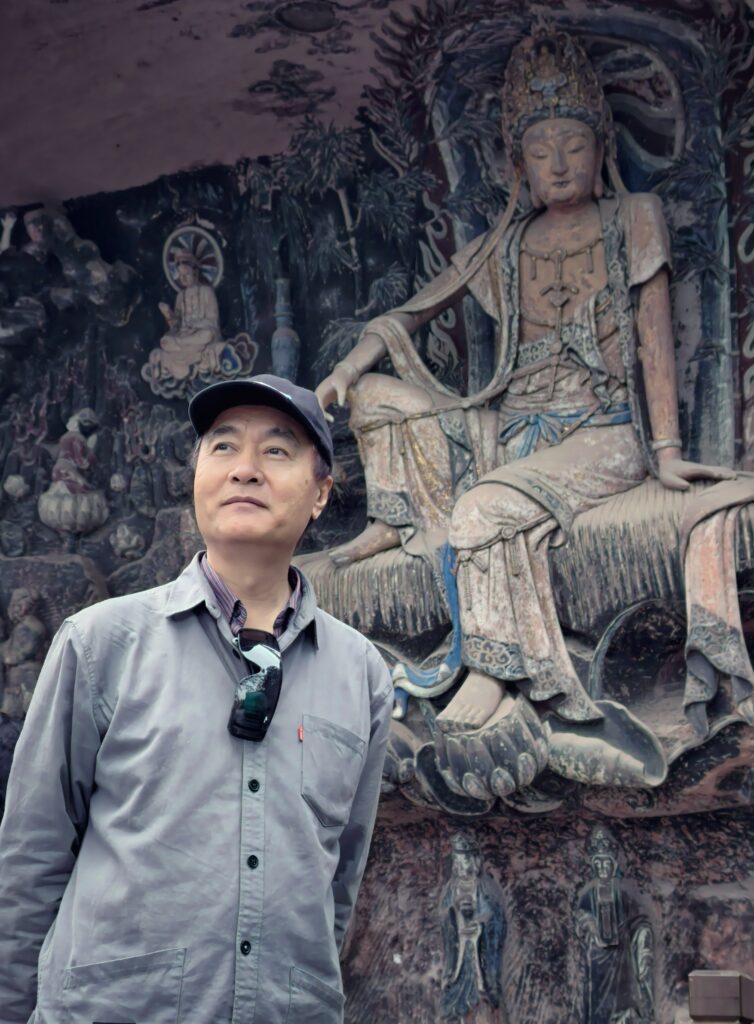 常青
出生于西安
专攻中国石窟寺艺术
现任四川大学艺术学院教授、博士生导师
央视纪录片《石窟中国》学术顾问