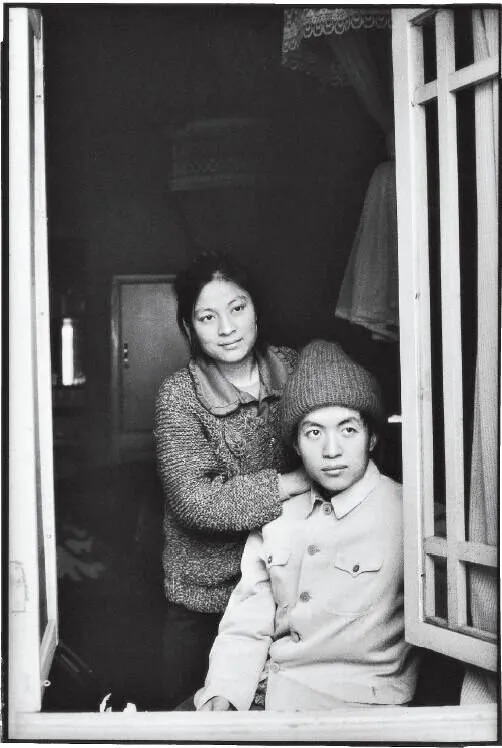 中国著名的朦胧派诗人顾城与他的妻子谢烨
